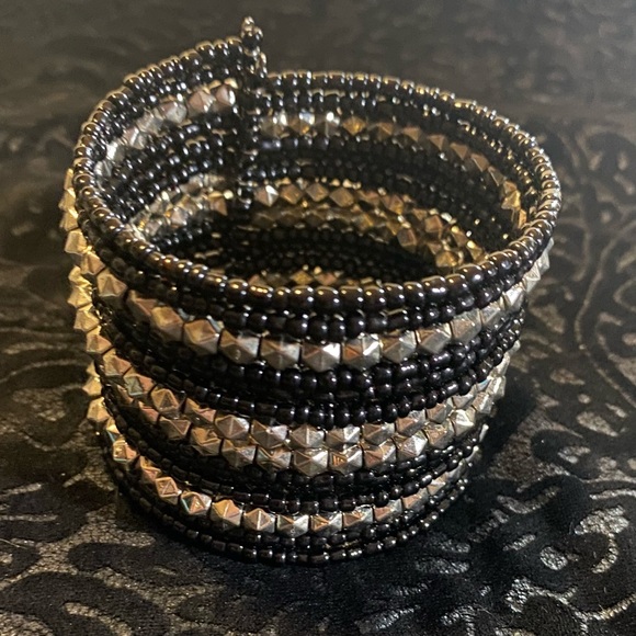 Beaded cuff bracelet, best for wrists under 7”, 2”wide, 2 1/2” across see pics - Picture 5 of 6